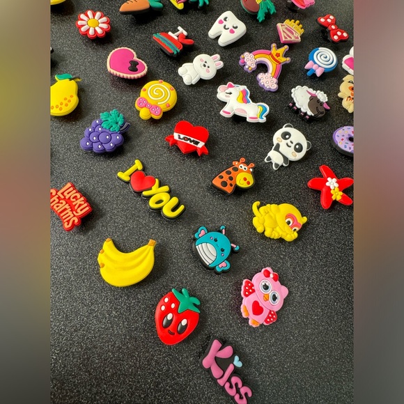 48 girly Croc Jibbitz - Picture 2 of 8